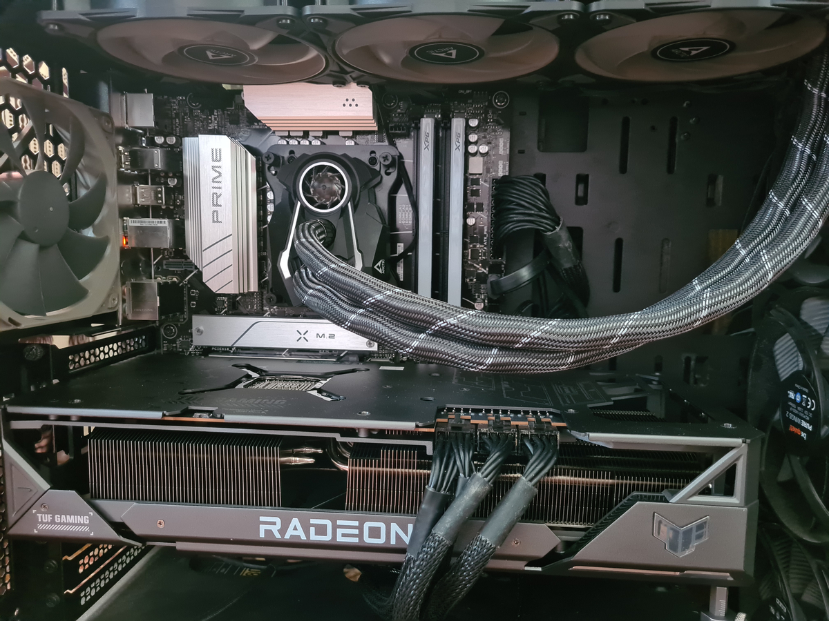 Обзор ASUS TUF Radeon RX 7900 XT OC 20GB — видеокарта или холодное оружие?
