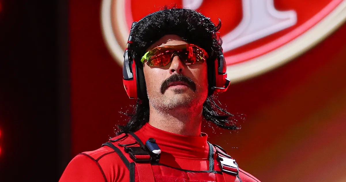 Dr Disrespect выступил с пламенной речью в свою защиту, обвинив модератора Твитча в подтасовке и обозвав его гребанной крысой