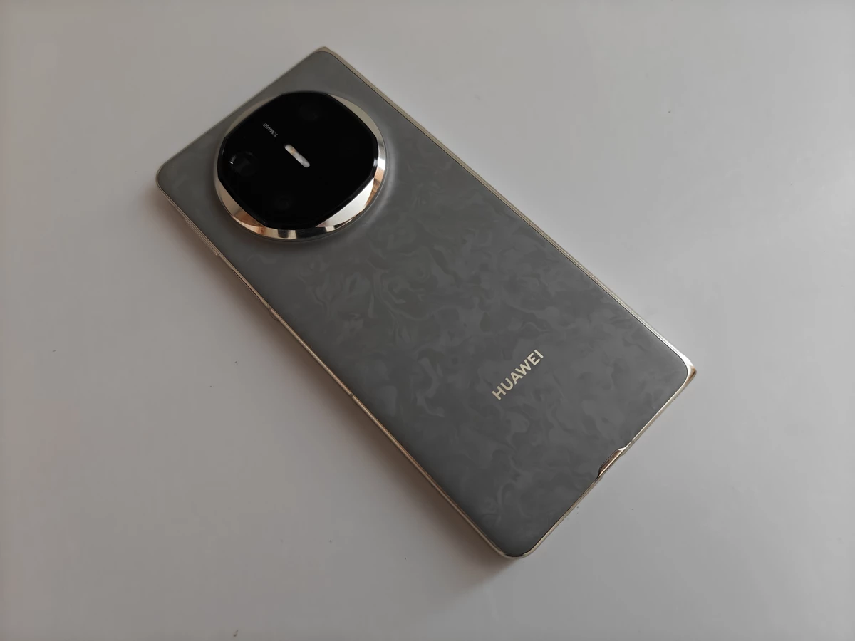 Обзор смартфона Huawei Mate X6 — раскладушки возвращаются