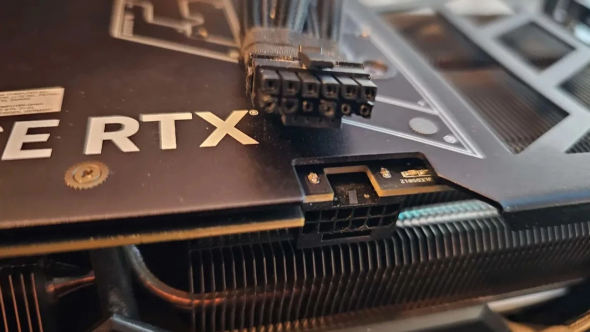 Коннектор питания на NVIDIA RTX 4090 оплавился спустя год использования