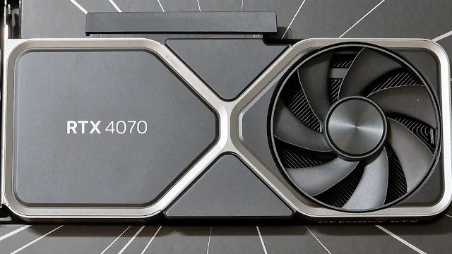 Видеокарта NVIDIA RTX 4070 FE на первых фото