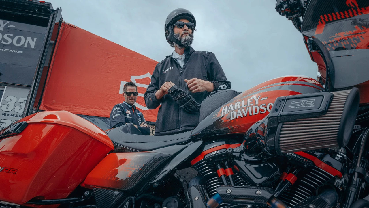 Киану Ривз испытал «самый мощный» Harley-Davidson в истории — CVO Road Glide RR за $110 тысяч