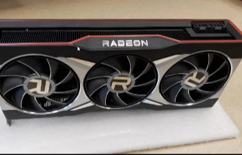 AMD RX 6900 позирует на новом фото, а все карты RX 6000 получат кодек AV1